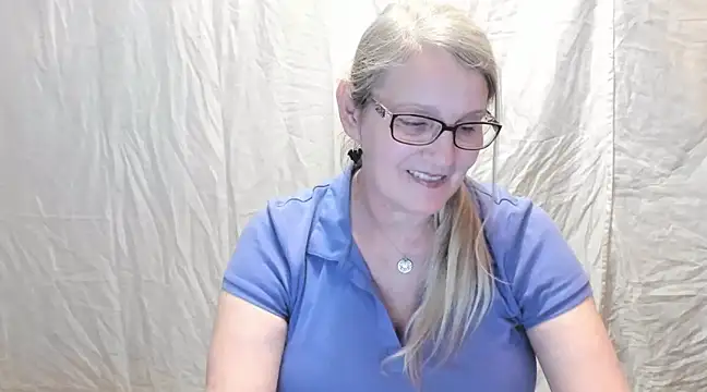 irinamaux online show from February 20, 2025, 5:07 pm