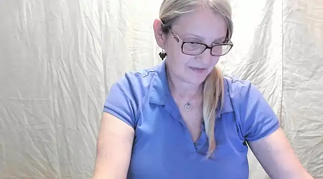 irinamaux online show from February 20, 2025, 8:14 pm