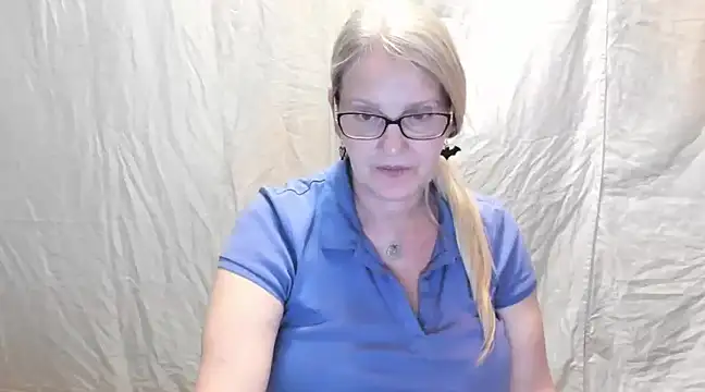 irinamaux online show from February 21, 2025, 7:56 am