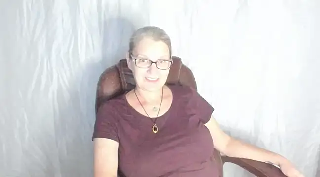 irinamaux online show from February 23, 2025, 3:18 pm