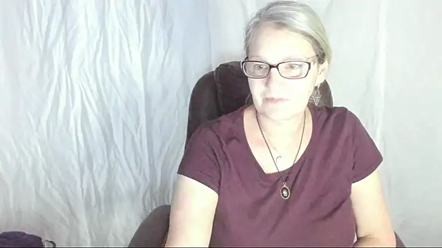 irinamaux online show from March 1, 2025, 7:51 am