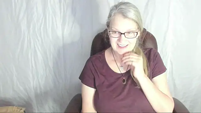 irinamaux online show from March 2, 2025, 5:23 am