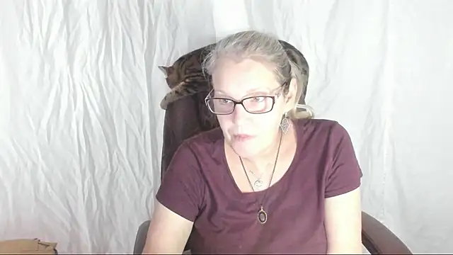 irinamaux online show from March 2, 2025, 8:48 am