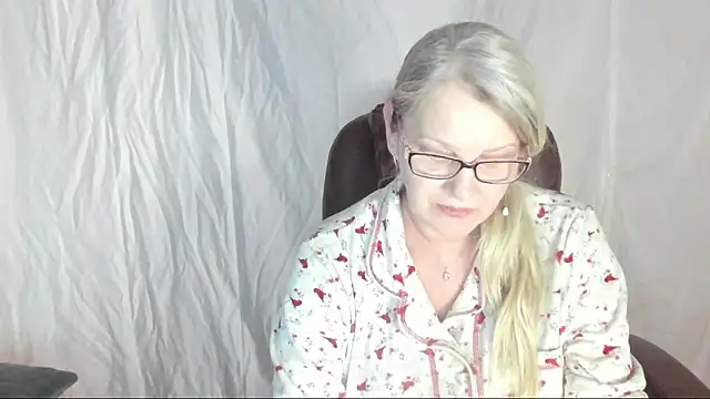 irinamaux online show from March 20, 2025, 5:46 am