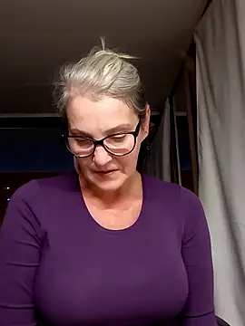 irinamaux online show from September 26, 2025, 12:36 am