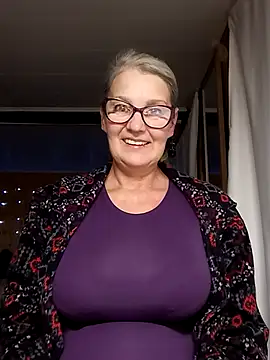 irinamaux online show from October 3, 2025, 3:25 am