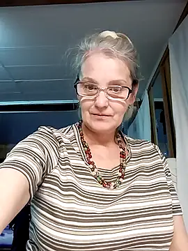 irinamaux online show from October 21, 2025, 4:51 pm