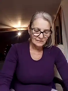 irinamaux online show from October 28, 2025, 11:18 pm