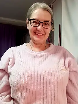 irinamaux online show from February 10, 2026, 6:06 am