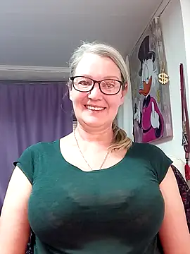 irinamaux online show from February 19, 2026, 11:56 pm