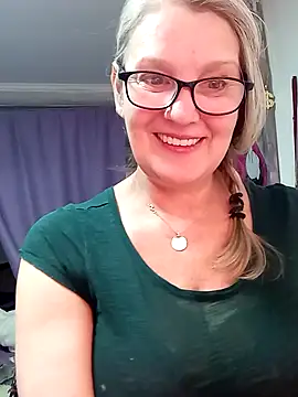 irinamaux online show from March 3, 2026, 1:01 am