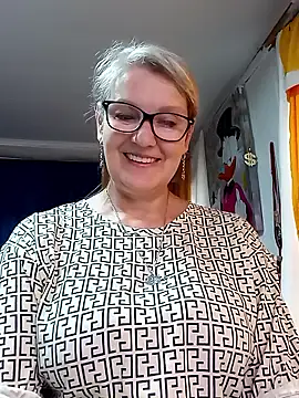 irinamaux online show from April 18, 2026, 8:18 am