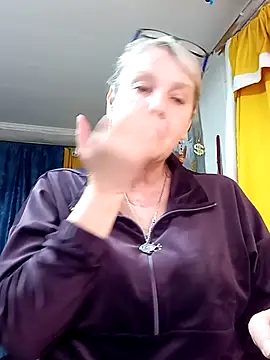 irinamaux online show from April 18, 2026, 7:18 pm