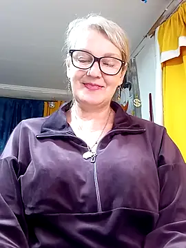 irinamaux online show from April 18, 2026, 7:58 pm