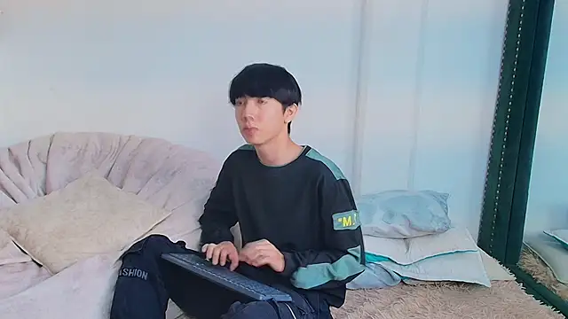 Levii Ackermann online show from March 7, 2025, 3:28 pm