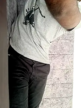 Snapshot of mr_slim_body chatting on February 15, 2026, 5:37 am mr slim body online show from February 15, 2026, 5:37 am