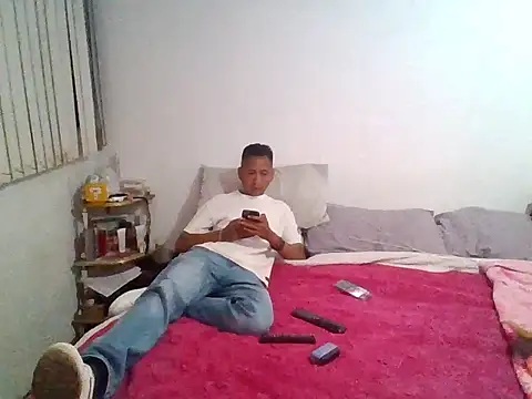Snapshot of azul33 chatting on September 28, 2025, 1:44 am azul33 online show from September 28, 2025, 1:44 am