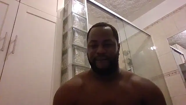 Snapshot of Bighood_T chatting on June 3, 2026, 4:15 am Bighood T online show from June 3, 2026, 4:15 am