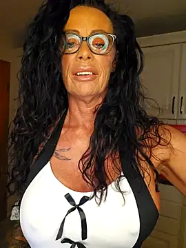 Misses-Cougar online show from November 27, 2025, 6:48 am