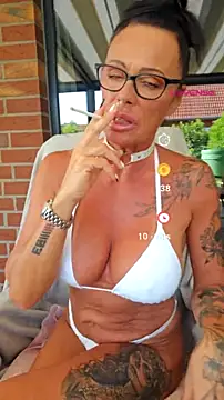Snapshot of Misses-Cougar chatting on July 17, 2026, 8:10 am Misses-Cougar online show from July 17, 2026, 8:10 am