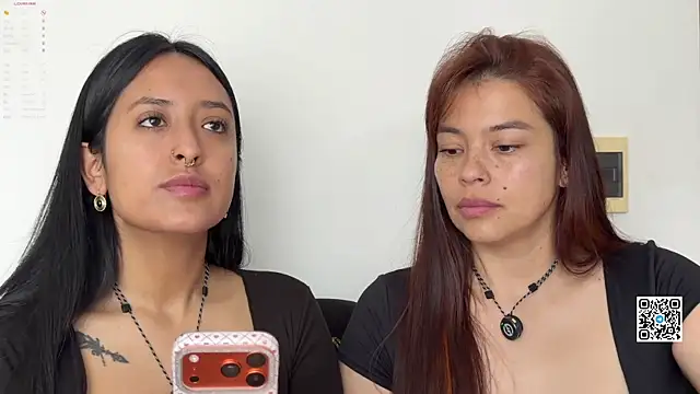 Snapshot of 2SummerLove1 chatting on May 22, 2026, 2:44 pm 2SummerLove1 online show from May 22, 2026, 2:44 pm
