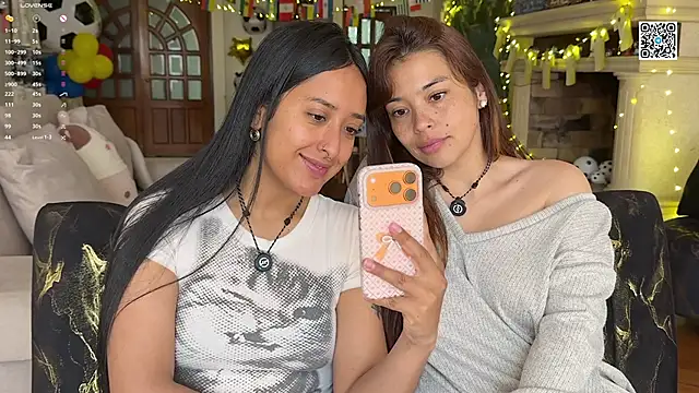 Snapshot of 2SummerLove1 chatting on June 28, 2026, 2:34 pm 2SummerLove1 online show from June 28, 2026, 2:34 pm