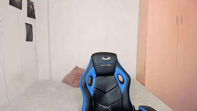 Snapshot of Makentoshi_ chatting on March 20, 2025, 1:04 pm Makentoshi online show from March 20, 2025, 1:04 pm