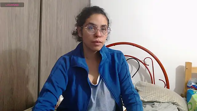 Snapshot of Anne_purple chatting on December 16, 2024, 5:22 pm Anne purple online show from December 16, 2024, 5:22 pm