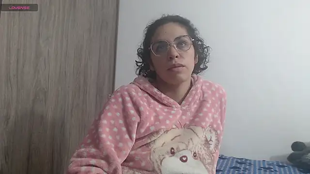 Snapshot of Anne_purple chatting on January 29, 2025, 6:28 pm Anne purple online show from January 29, 2025, 6:28 pm