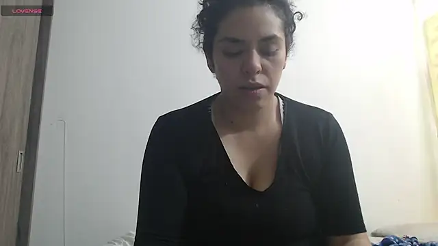 Snapshot of Anne_purple chatting on March 21, 2025, 4:51 pm Anne purple online show from March 21, 2025, 4:51 pm