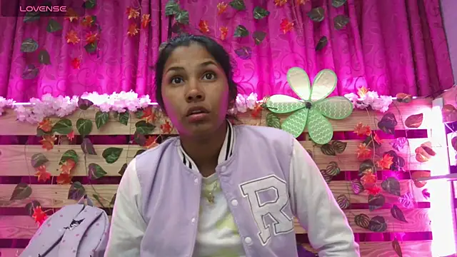 Elsa Parisi online show from January 13, 2025, 9:20 pm