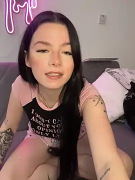 RoxiBlack online show from April 16, 2026, 6:47 am