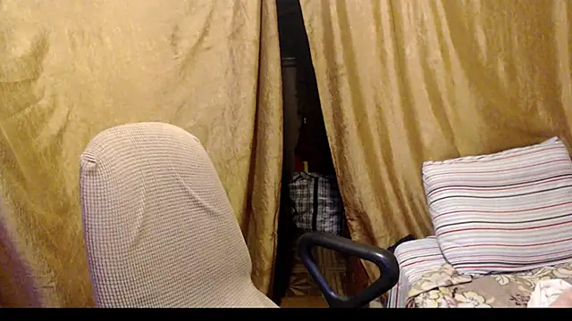  Estelitta 5 online show from October 10, 2025, 1:54 pm