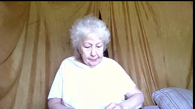 Snapshot of _Estelitta_5 chatting on June 4, 2026, 9:48 am Estelitta 5 online show from June 4, 2026, 9:48 am