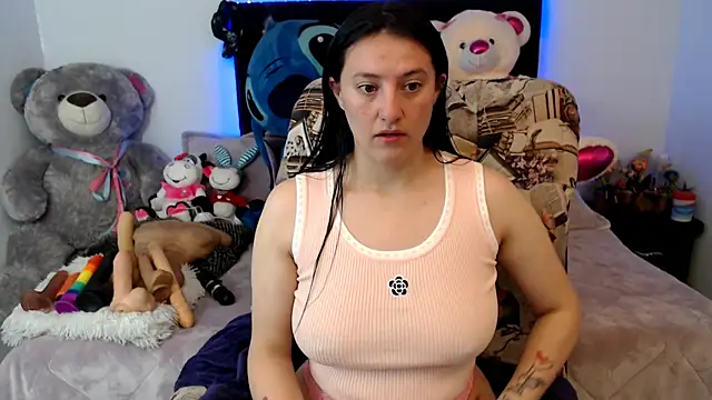 Snapshot of Lorenahot_06 chatting on October 18, 2025, 3:46 pm Lorenahot 06 online show from October 18, 2025, 3:46 pm