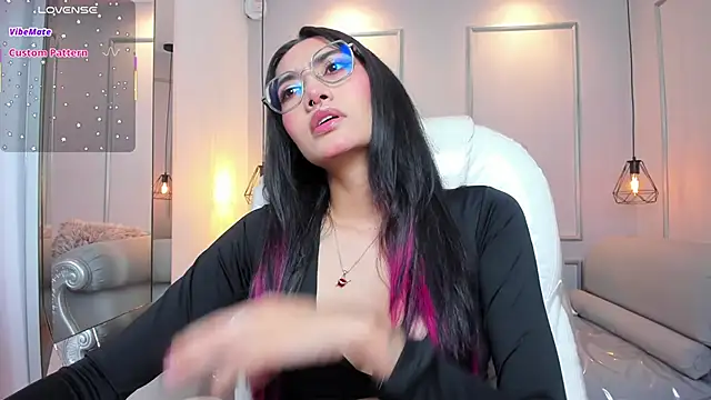 AzuraKindong online show from October 27, 2025, 7:18 pm