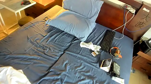 CTPuIITu3 online show from September 19, 2025, 4:03 am