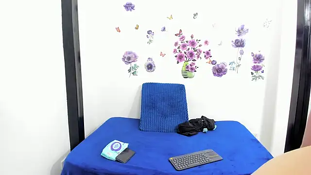 bonnyy26 online show from June 3, 2026, 9:34 am