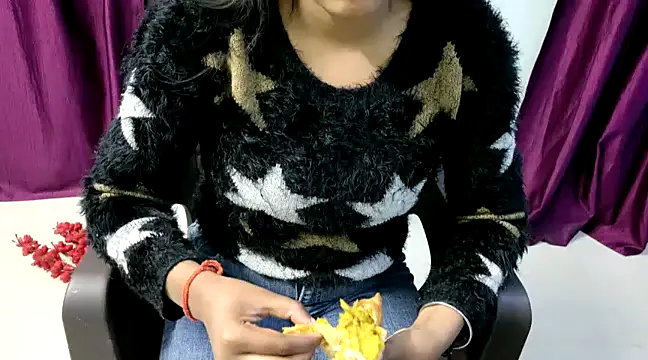 Snapshot of IAM_002 chatting on December 21, 2024, 10:28 am IAM 002 online show from December 21, 2024, 10:28 am