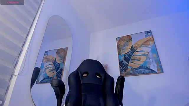 sarawinstone online show from September 14, 2025, 12:43 am