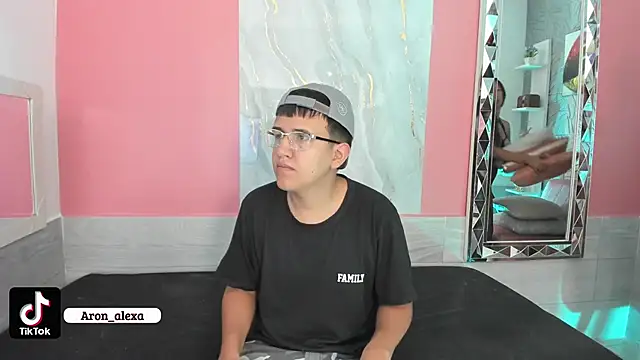 Snapshot of aron_alexa chatting on January 18, 2025, 1:29 pm aron alexa online show from January 18, 2025, 1:29 pm