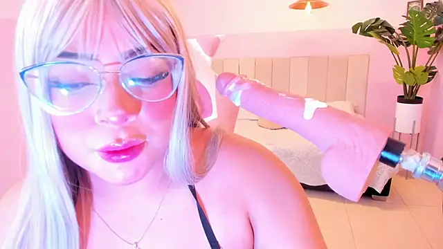 Red lady online show from March 4, 2025, 3:44 am