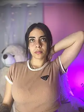 hannacruzsj online show from December 18, 2025, 4:24 pm