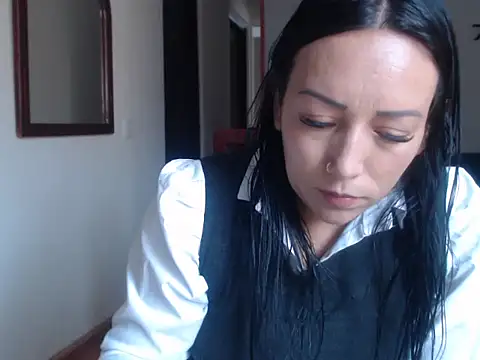 Laura martin  online show from March 10, 2025, 8:23 pm