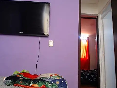 Laura martin  online show from October 22, 2025, 3:34 pm