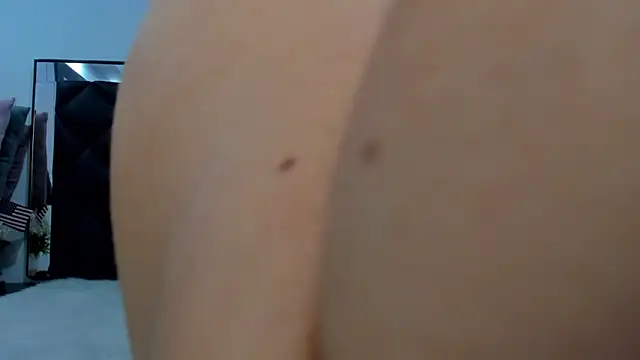 Sara Thompsoon online show from December 15, 2024, 12:17 pm