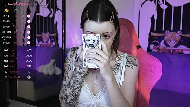 prettybones online show from December 9, 2024, 1:24 pm