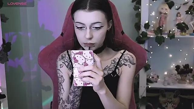 prettybones online show from June 4, 2026, 11:33 pm
