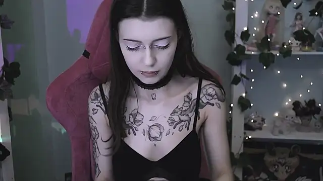 Snapshot of prettybones chatting on June 10, 2026, 9:14 pm prettybones online show from June 10, 2026, 9:14 pm