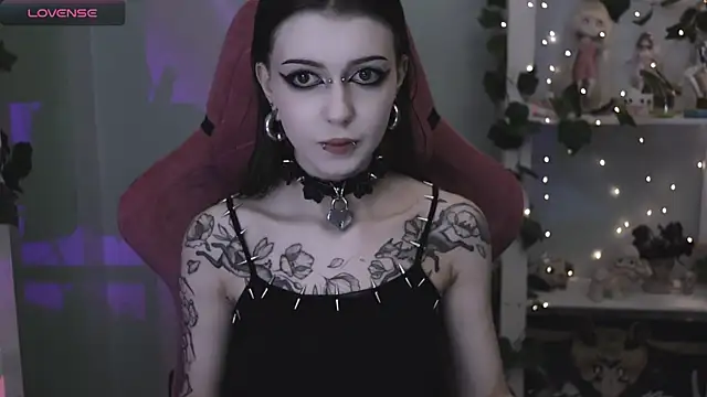 Snapshot of prettybones chatting on June 19, 2026, 9:40 pm prettybones online show from June 19, 2026, 9:40 pm